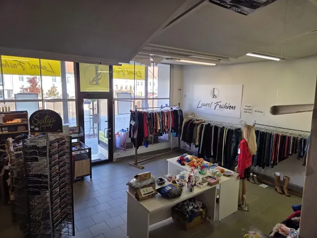 Pronájem obchodního prostoru, Třebíč, Karlovo nám., 72 m2