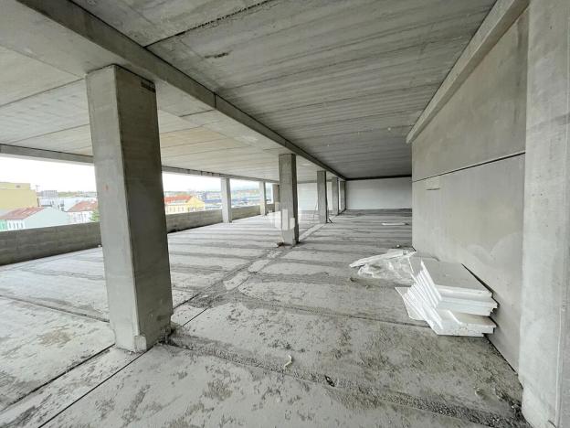 Pronájem kanceláře, Praha - Vysočany, Poděbradská, 1542 m2