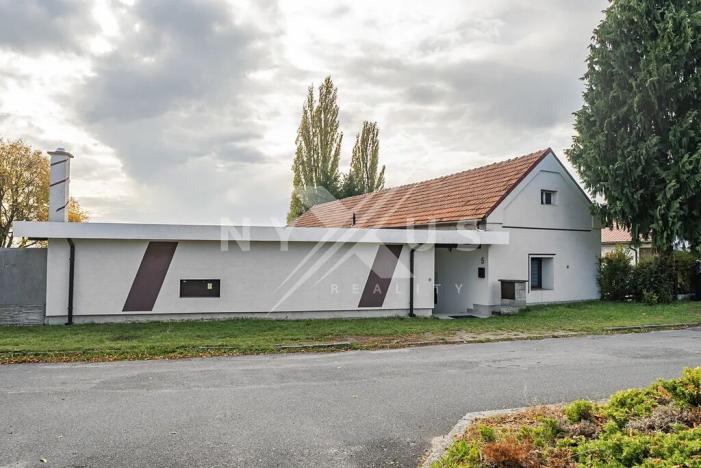 Prodej rodinného domu, Krakovany, 163 m2