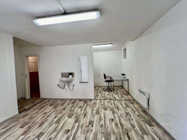 Prodej výrobních prostor, Libáň, 1164 m2