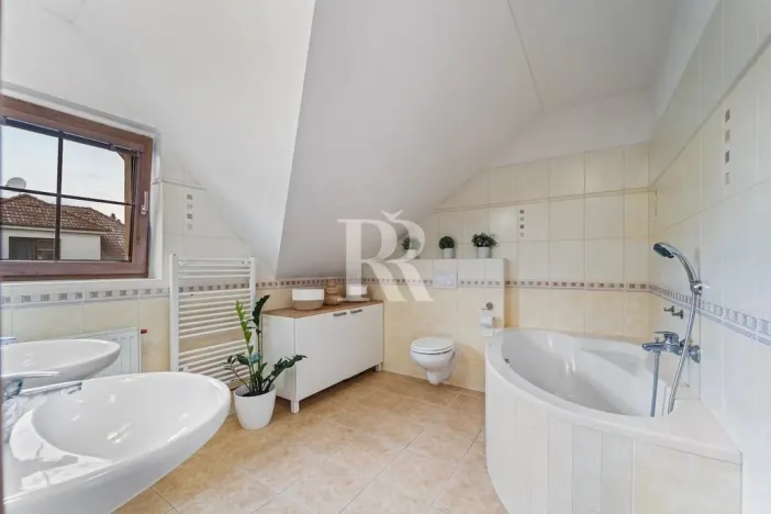 Prodej rodinného domu, Libčany, 280 m2