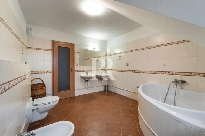 Prodej rodinného domu, Libčany, 280 m2