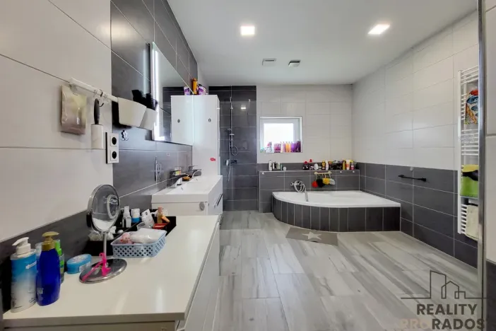 Prodej rodinného domu, Hrádek, 165 m2