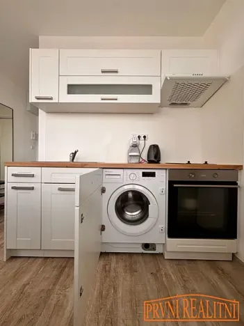 Pronájem bytu 1+1, Uherský Brod, nám. 1. máje, 29 m2