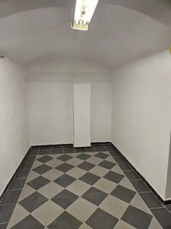Pronájem skladu, Praha - Vinohrady, Italská, 108 m2