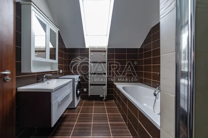 Prodej bytu 5+kk, Holubice, Za Dvorem, 117 m2