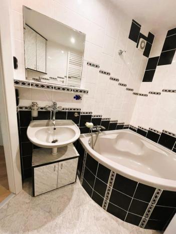 Pronájem bytu 3+1, Praha - Troja, Svídnická, 68 m2