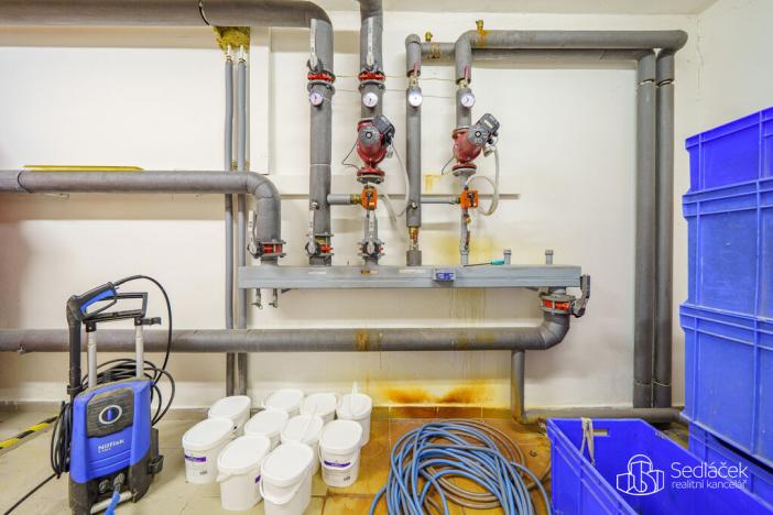 Prodej výrobních prostor, Krásno, Kladenská, 4900 m2