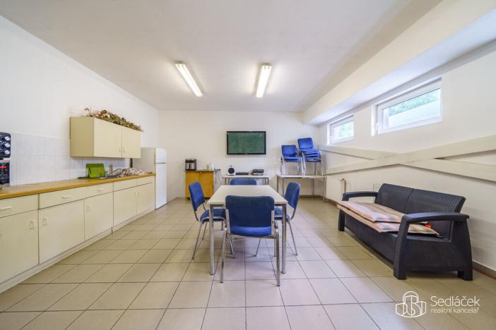 Prodej výrobních prostor, Krásno, Kladenská, 4900 m2