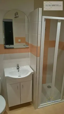 Pronájem bytu 1+kk, Praha - Vršovice, Jerevanská, 30 m2