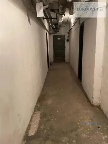 Pronájem bytu 1+kk, Praha - Vršovice, Jerevanská, 30 m2