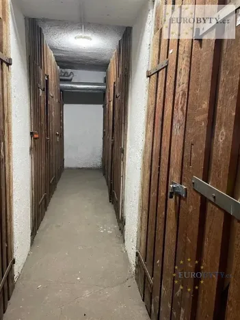 Pronájem bytu 1+kk, Praha - Vršovice, Jerevanská, 30 m2