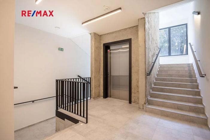 Prodej bytu 2+kk, Praha - Hrdlořezy, Českobrodská, 57 m2