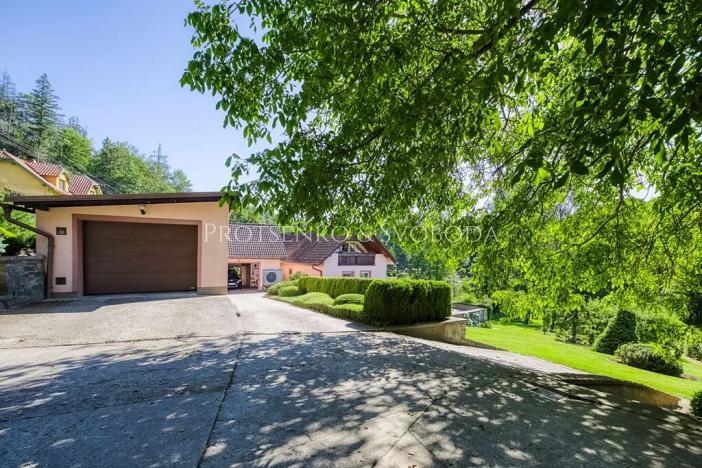 Prodej rodinného domu, Ledečko, 257 m2