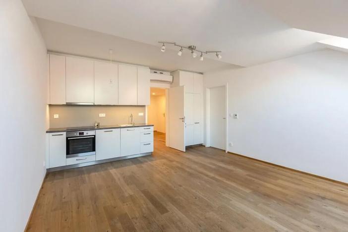 Pronájem bytu 3+kk, Praha - Bubeneč, Sochařská, 75 m2