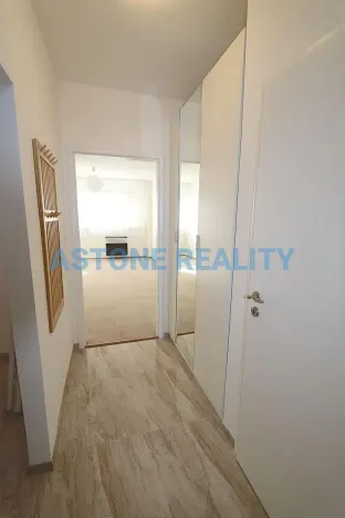 Pronájem bytu 2+kk, Praha - Libeň, U školičky, 43 m2