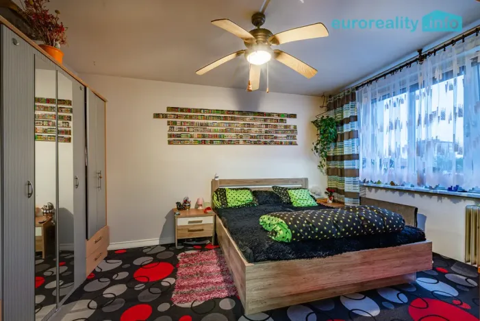 Prodej bytu 1+1, Cheb, Lomená, 35 m2