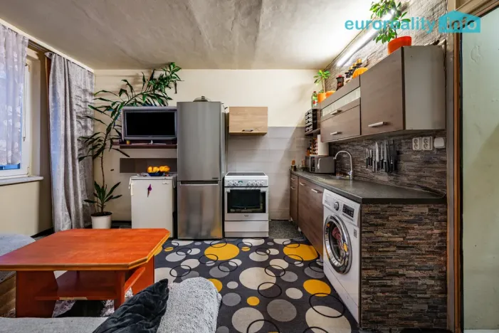 Prodej bytu 1+1, Cheb, Lomená, 35 m2