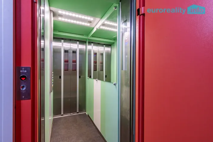 Prodej bytu 1+1, Cheb, Lomená, 35 m2