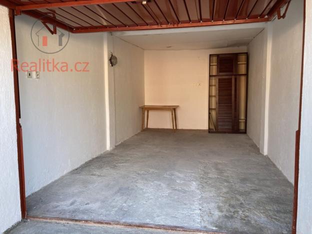 Pronájem garáže, Dvůr Králové nad Labem, Ve Strži, 18 m2
