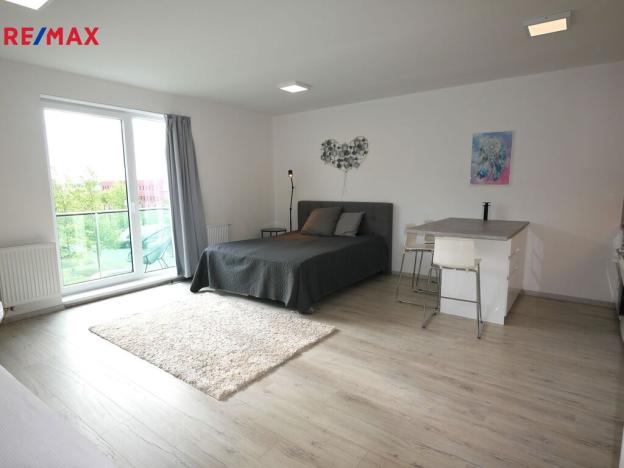 Pronájem bytu 1+kk, Jesenice, Cedrová, 38 m2