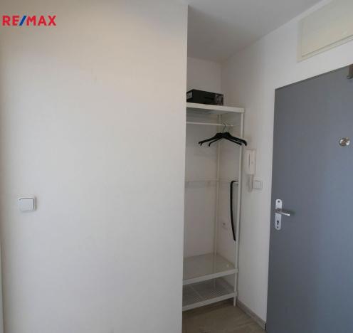 Pronájem bytu 1+kk, Jesenice, Cedrová, 38 m2