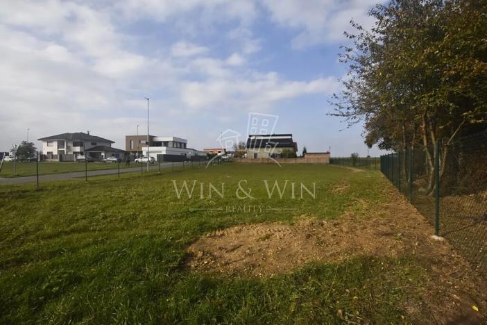 Pronájem komerčního pozemku, Jenštejn, K Jenštejnu, 1332 m2