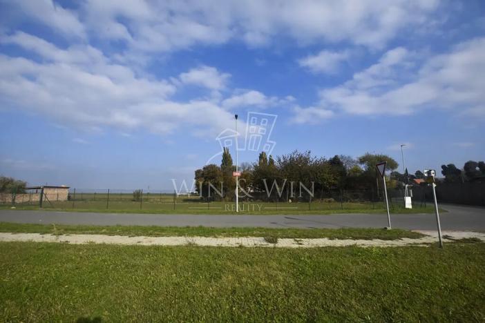 Pronájem komerčního pozemku, Jenštejn, K Jenštejnu, 1332 m2