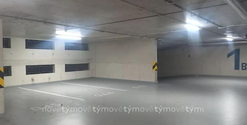 Pronájem garážového stání, Pardubice, Smilova, 12 m2