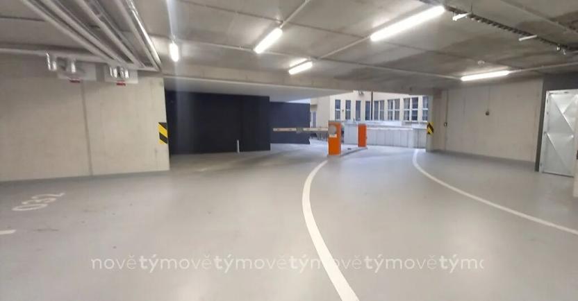 Pronájem garážového stání, Pardubice, Smilova, 12 m2