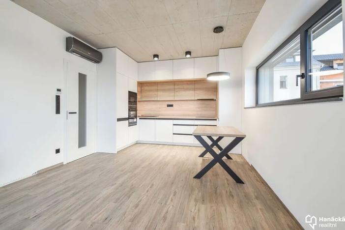 Pronájem bytu 2+kk, Olomouc, Rejskova, 56 m2