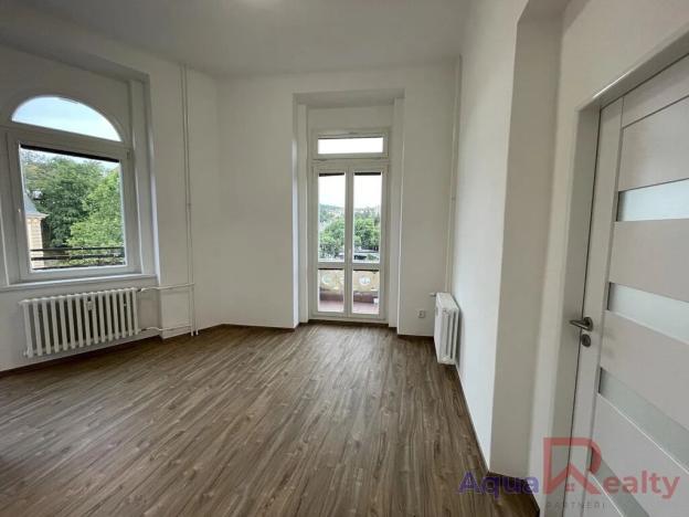 Pronájem bytu 1+1, Karlovy Vary, nábřeží Jana Palacha, 58 m2