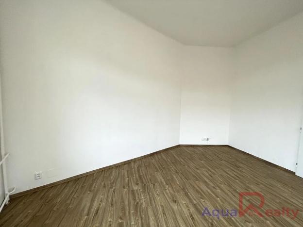 Pronájem bytu 1+1, Karlovy Vary, nábřeží Jana Palacha, 58 m2