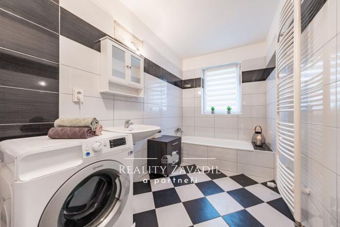 Prodej rodinného domu, Senohraby, U dálnice, 204 m2