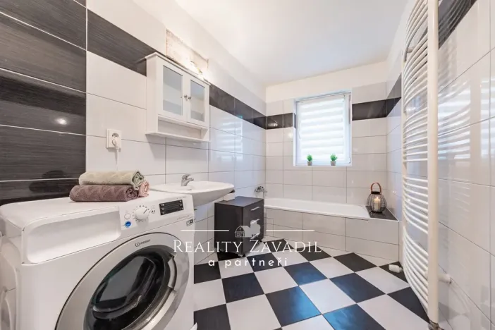 Prodej rodinného domu, Senohraby, U dálnice, 204 m2