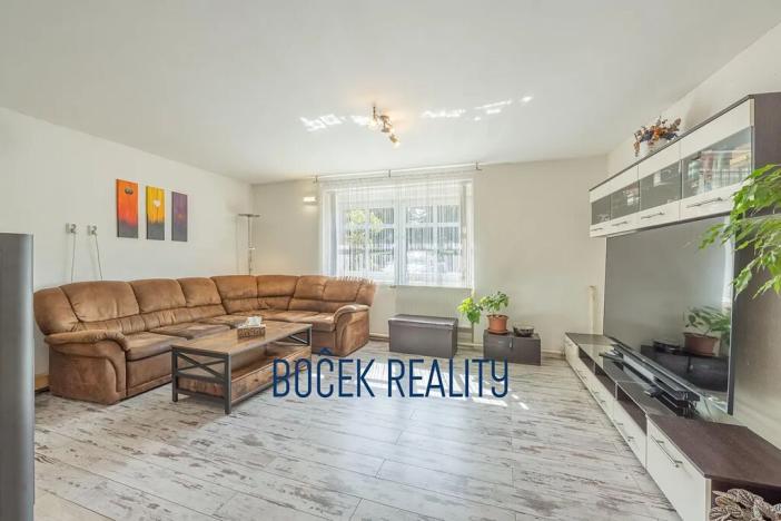 Prodej rodinného domu, Rynholec, nám. 1. máje, 259 m2