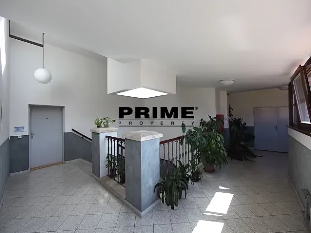 Pronájem kanceláře, Praha - Smíchov, Štefánikova, 63 m2