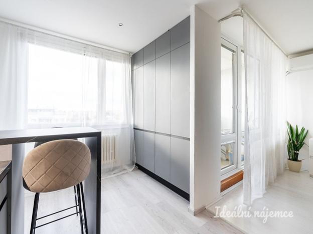 Pronájem bytu 4+kk, Praha - Kobylisy, Kaňkovského, 84 m2