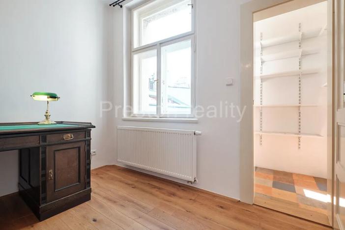 Pronájem bytu 2+1, Praha - Žižkov, Fibichova, 72 m2