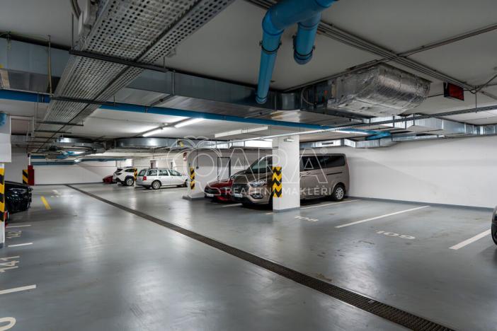 Pronájem garážového stání, Praha - Libeň, Kurta Konráda, 18 m2