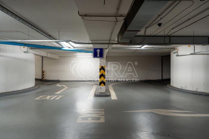 Pronájem garážového stání, Praha - Libeň, Kurta Konráda, 18 m2