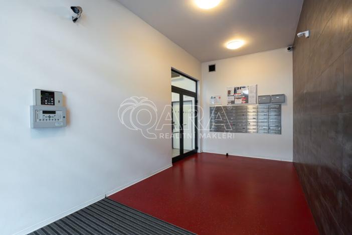 Pronájem garážového stání, Praha - Libeň, Kurta Konráda, 18 m2