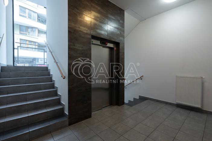 Pronájem garážového stání, Praha - Libeň, Kurta Konráda, 18 m2