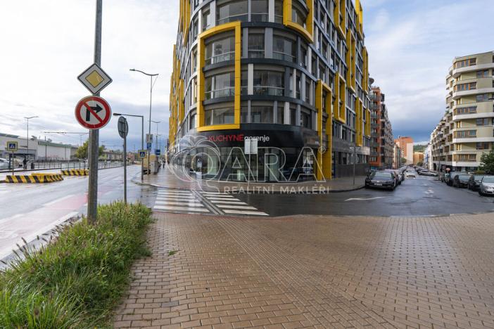 Pronájem garážového stání, Praha - Libeň, Kurta Konráda, 18 m2