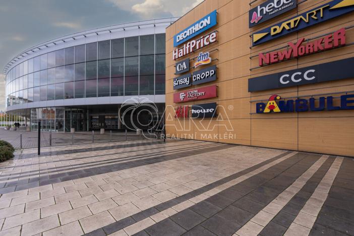 Pronájem garážového stání, Praha - Libeň, Kurta Konráda, 18 m2