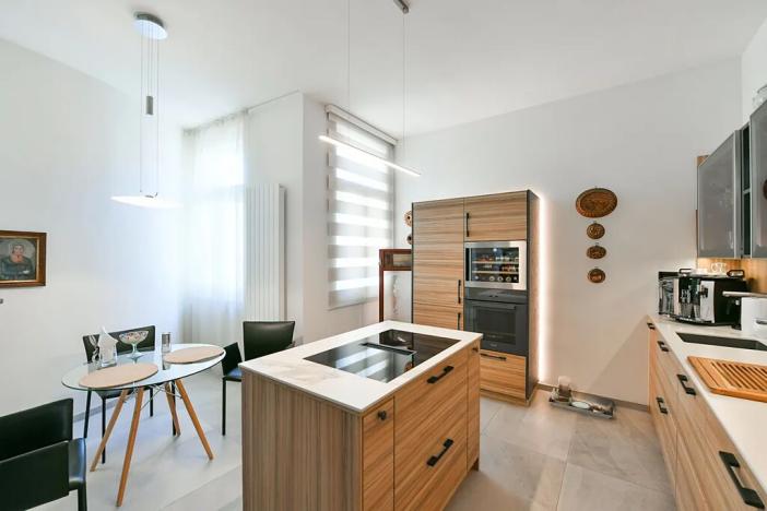 Prodej atypického bytu, Praha, Valentinská, 108 m2