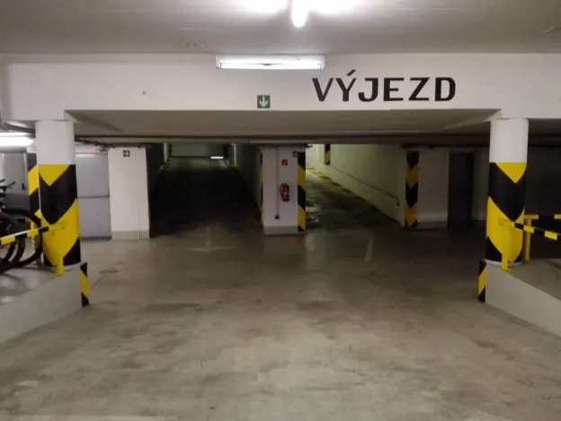 Pronájem garážového stání, Brno, Cihlářská, 18 m2