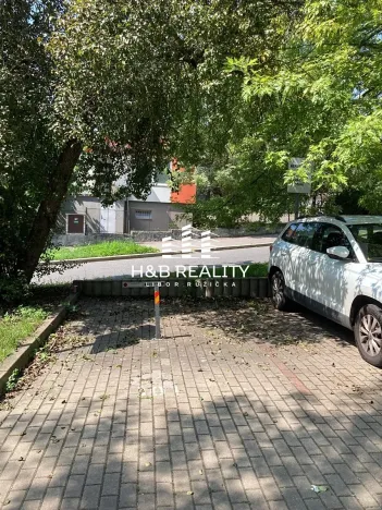 Prodej garážového stání, Praha - Motol, Kudrnova, 15 m2