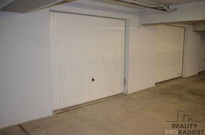 Pronájem garáže, Brno, Zderadova, 20 m2