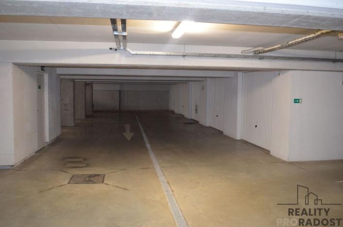 Pronájem garáže, Brno, Zderadova, 20 m2